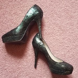 Dark green snakeskin pattern heels